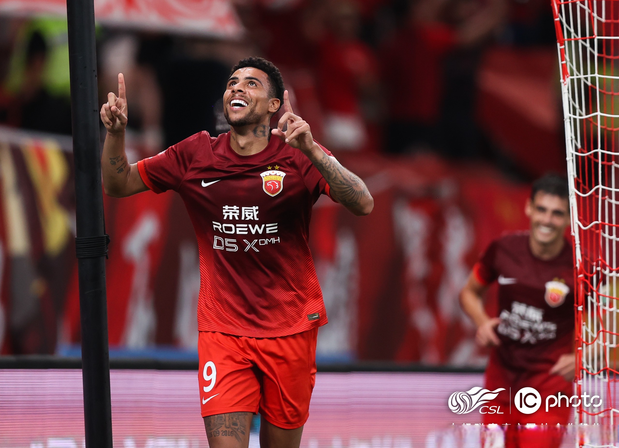 IM体育-美国完胜曼联，蒂亚戈关键制胜