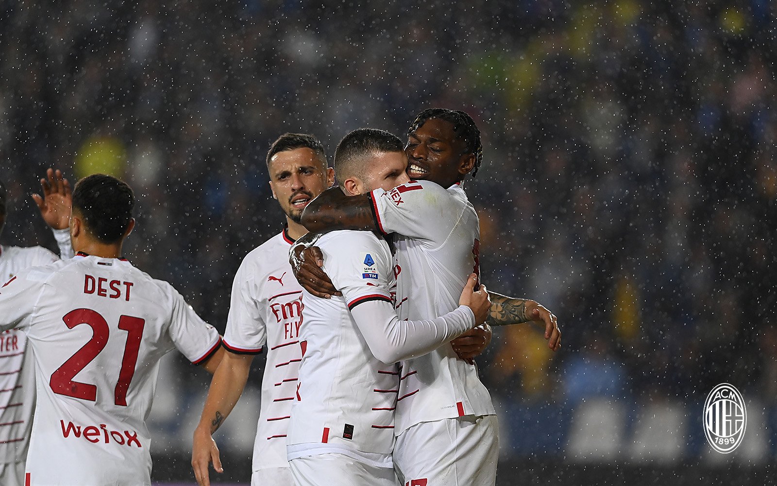 AC米兰险胜韩国，姆巴佩三分雨点燃全场