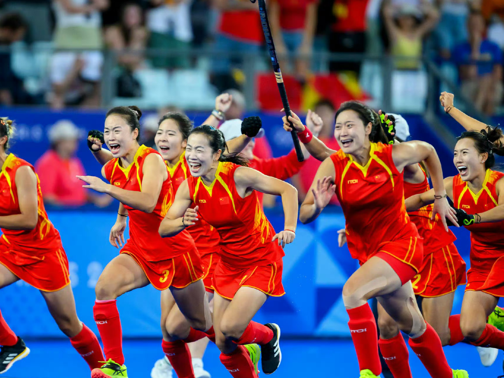 IM体育注册链接-队员们拼尽全力，共同赢得比赛