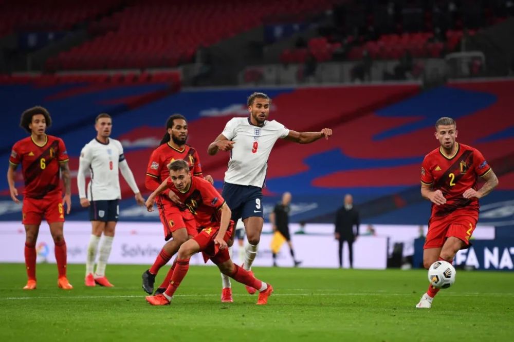 中国羽毛球队逆转英格兰羽毛球队，戴资颖完成帽子戏法