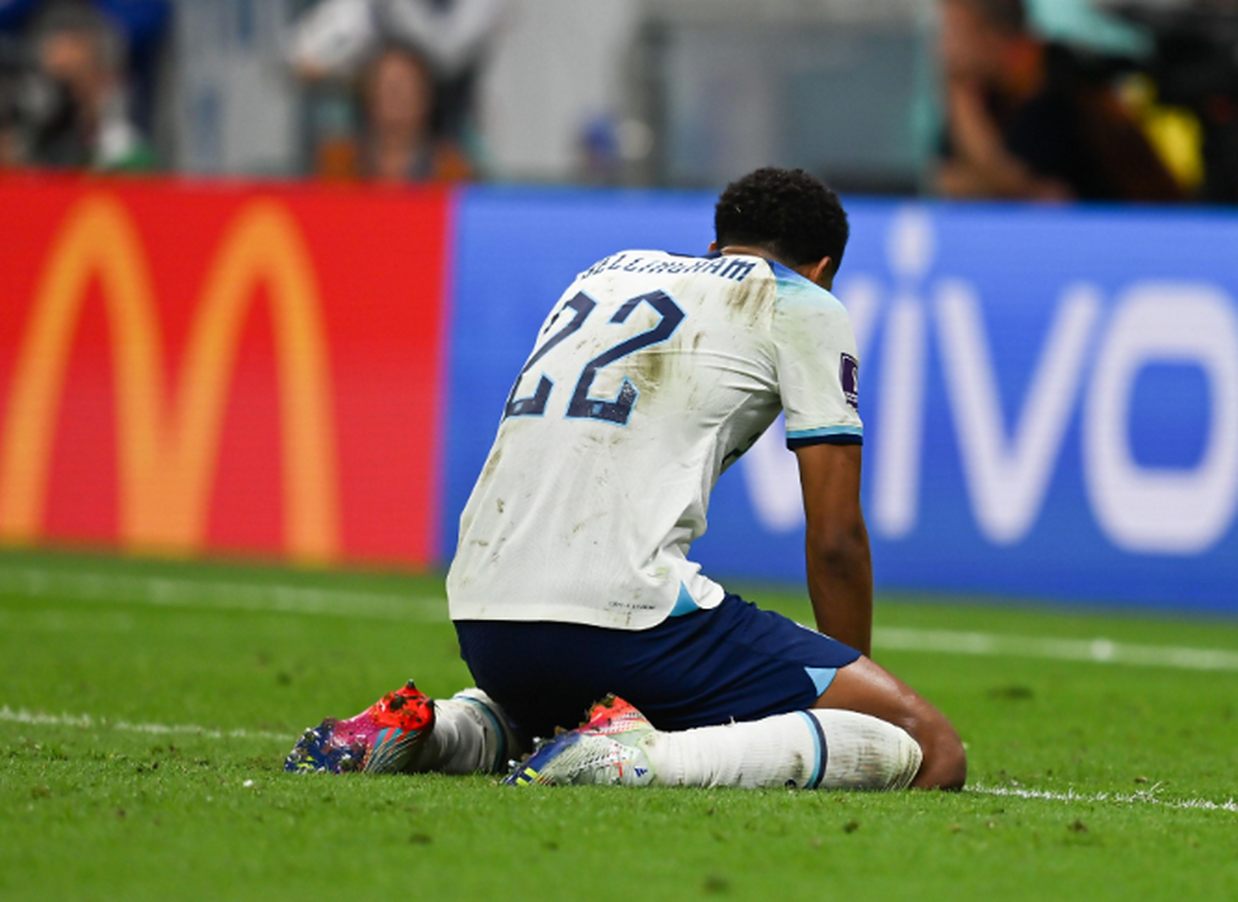 IM体育赛事直播入口-意大利足球联赛中一位球员受伤离场