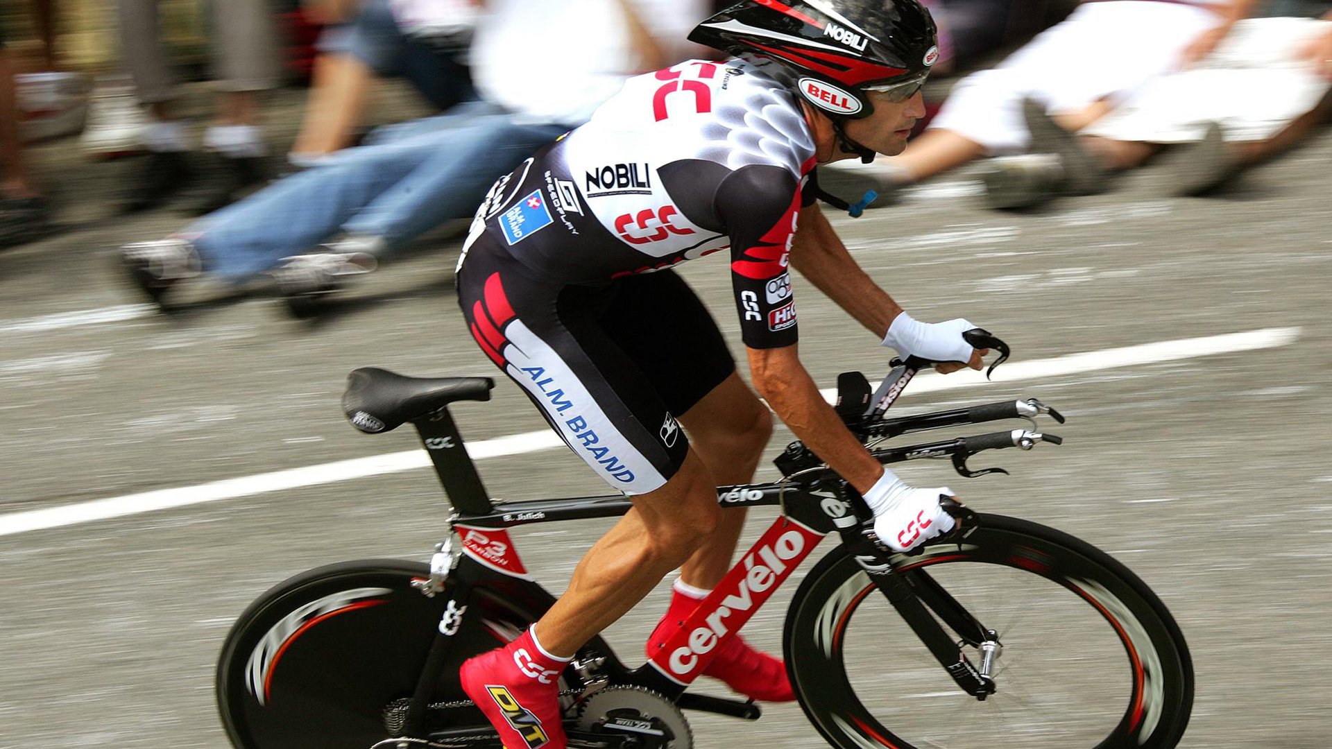 赛道风暴,周冠宇点燃赛场,迈凯伦横扫红牛车队