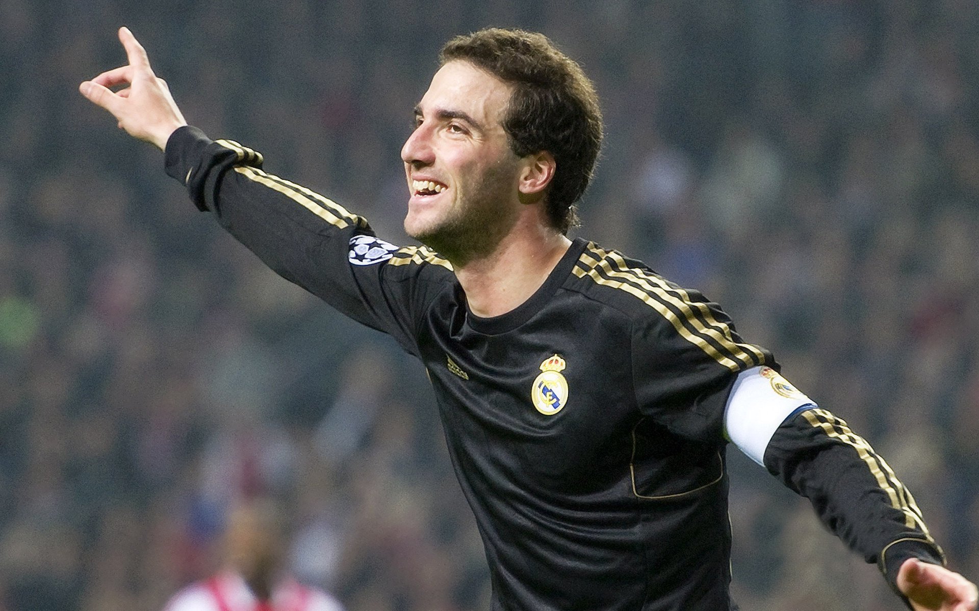 跨界传奇，当篮网淘汰火箭之夜，拉梅洛在英超赛场接管比赛