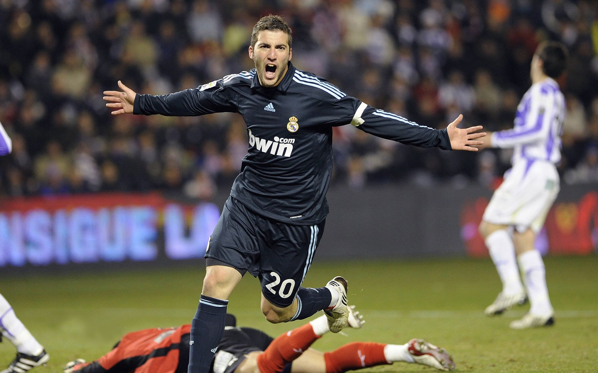 IM体育平台-迪巴拉完美演绎艺术足球，瑞士铁蹄冲垮塞内加尔防线